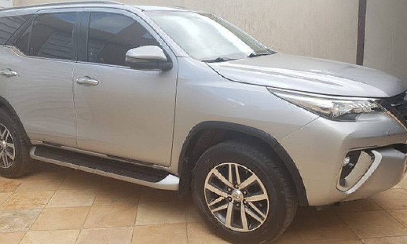 Toyota Hilux Sw4 4X4...