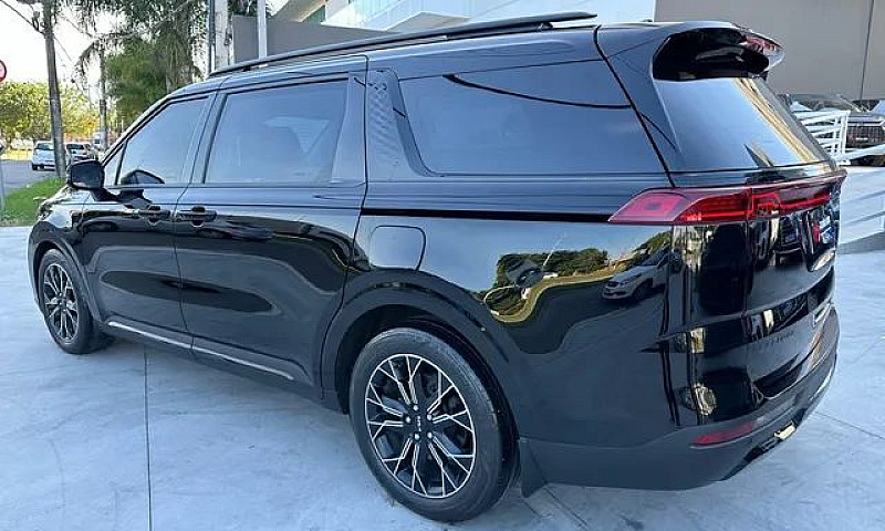 Kia Carnival 2022 3....