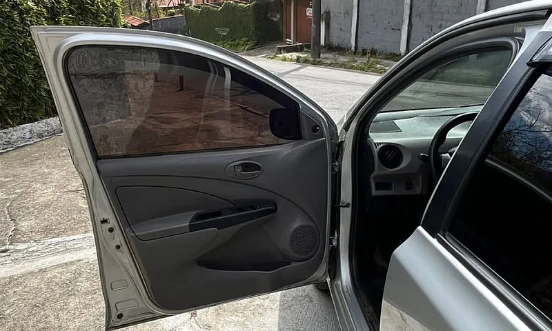 Toyota Etios Xs Seda...
