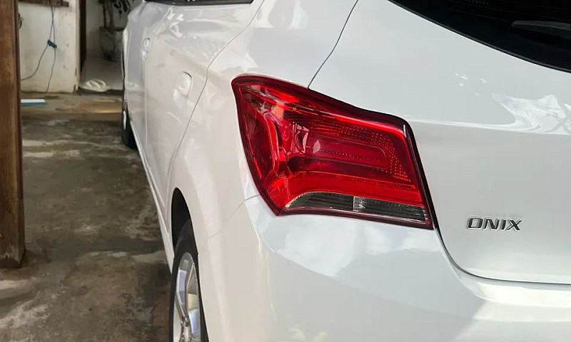 Chevrolet Onix Hatch...