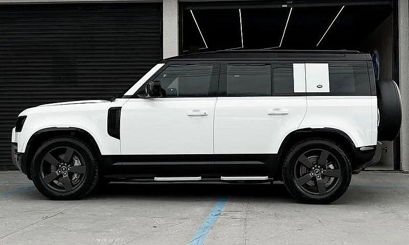 Land Rover Defender ...