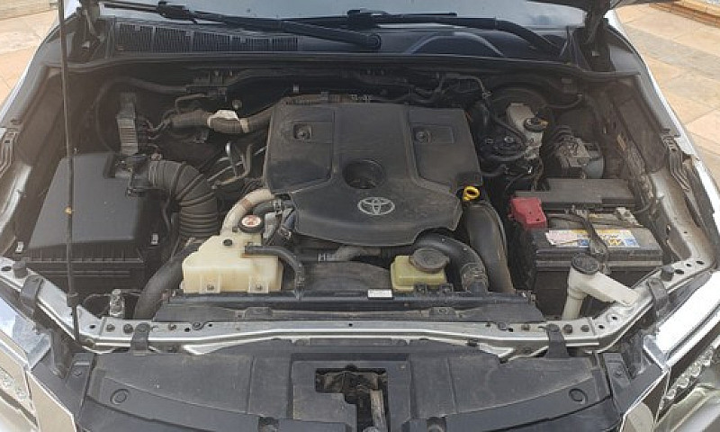 Toyota Hilux Sw4 4X4...