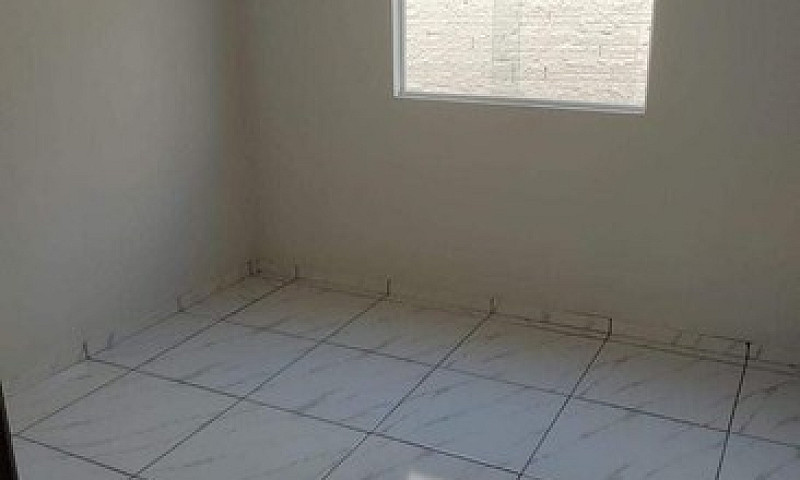 # Vende-Se, Casa Nov...