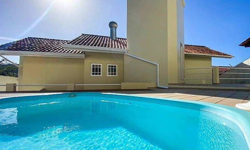 Casa Com 4 Dormitóri...