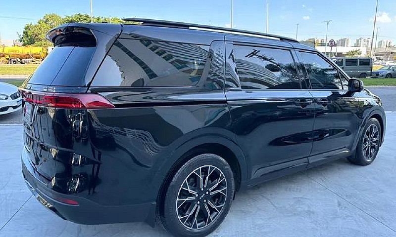 Kia Carnival 2022 3....