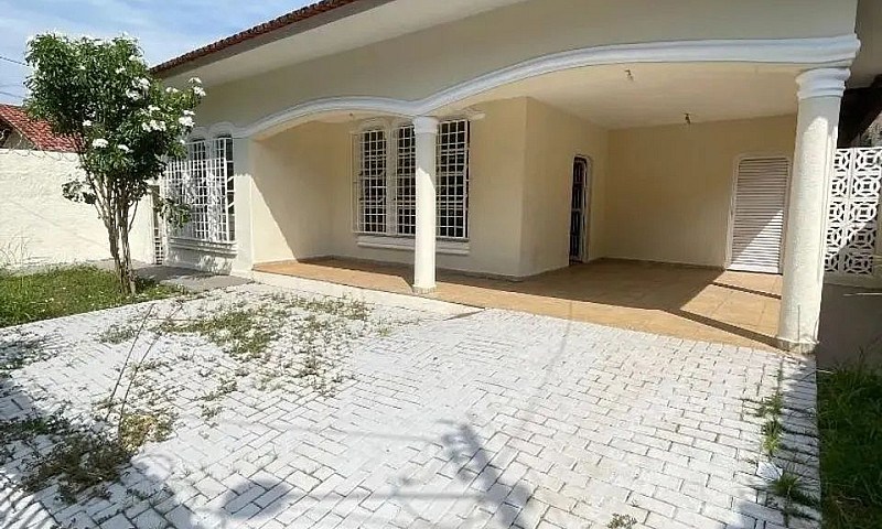 Casa Com 4 Dormitóri...