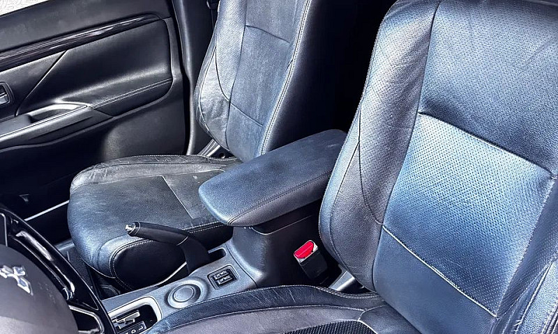 Mitsubishi Outlander...