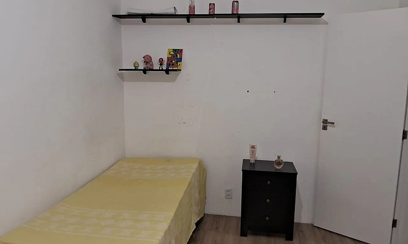 Vende-Se Casa Com Pi...