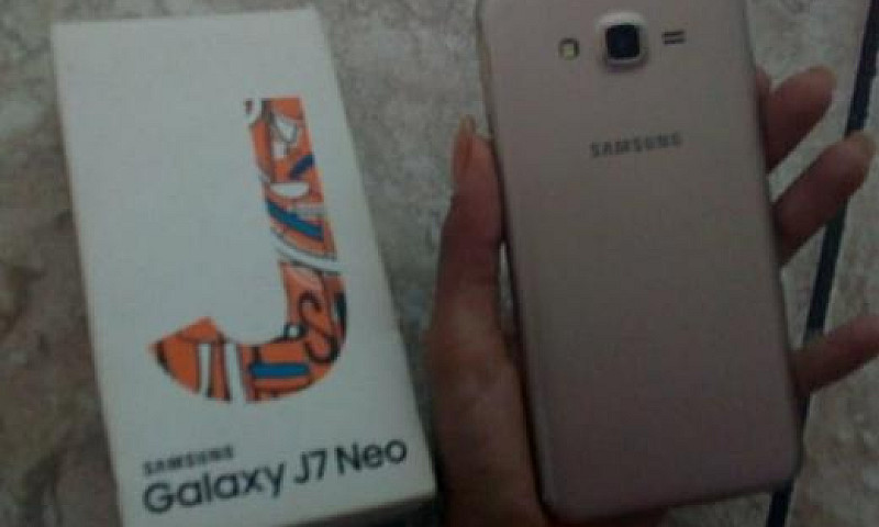 Samsung J7 Neo...