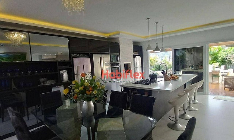 Casa Com 3 Dormitóri...