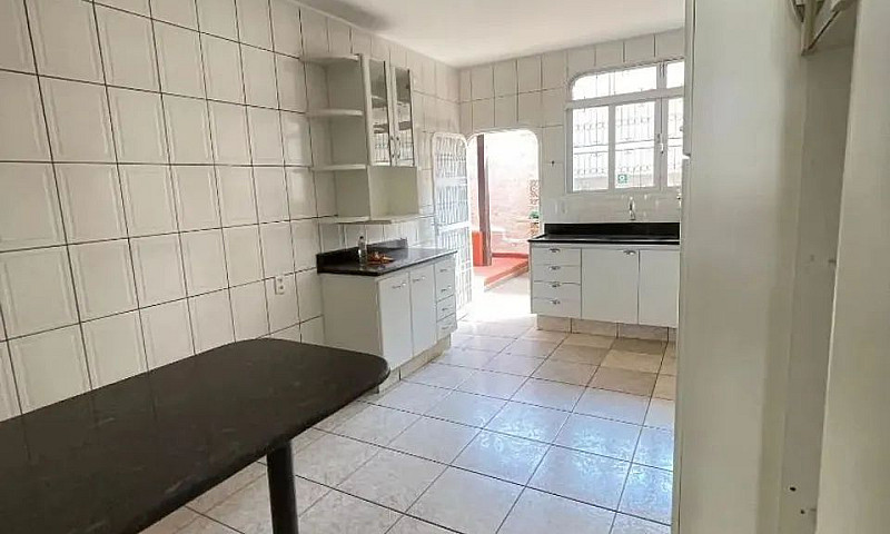 Casa Com 4 Dormitóri...