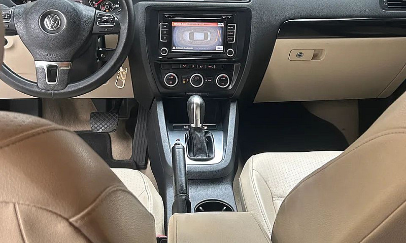 Volkswagen Jetta Com...