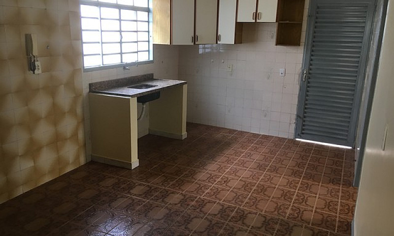 Casa Para Aluguel Qe...