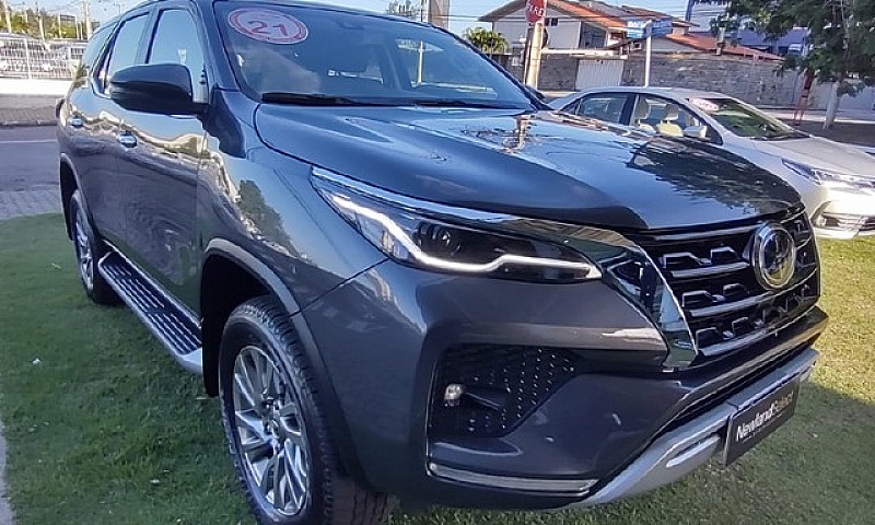 Toyota Hilux Sw4 2.8...