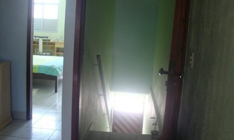 Sobrado No Centro De...