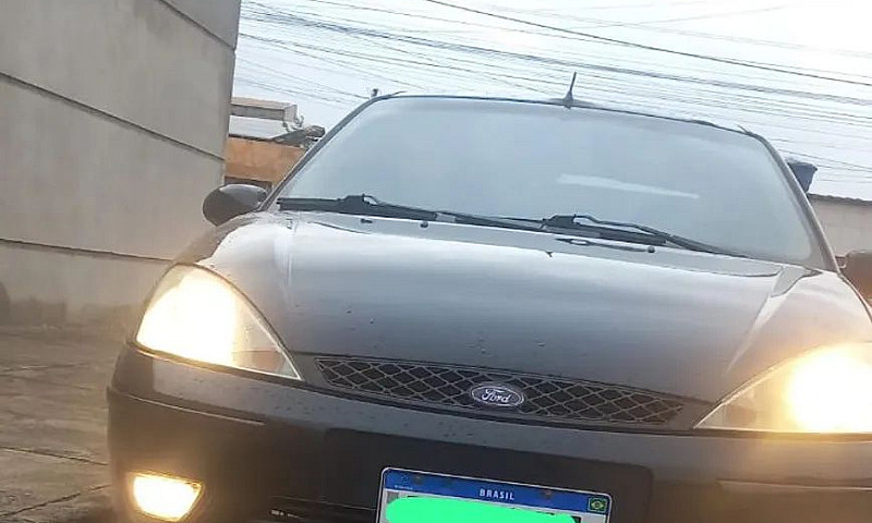 Ford Focus Sedan 1.6...