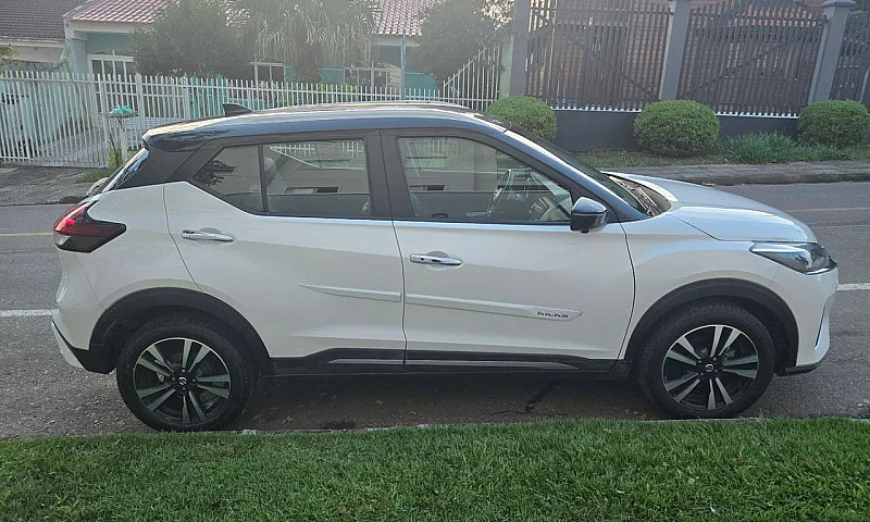 Nissan Kicks Exclusi...