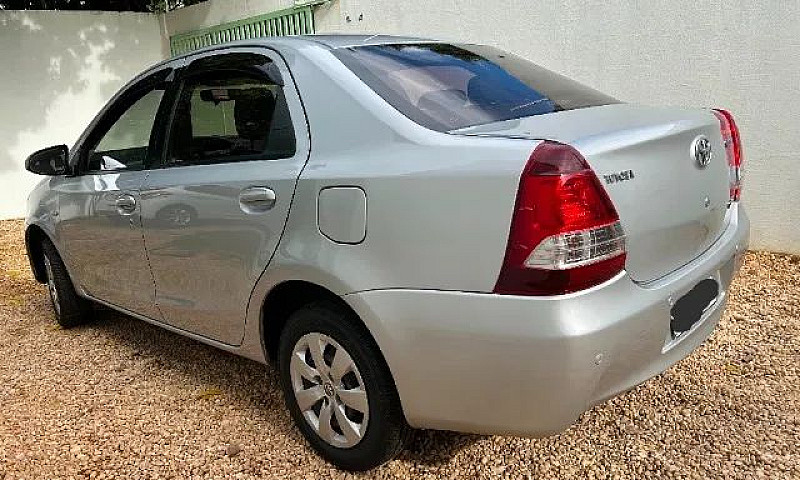 Toyota Etios Xs Seda...