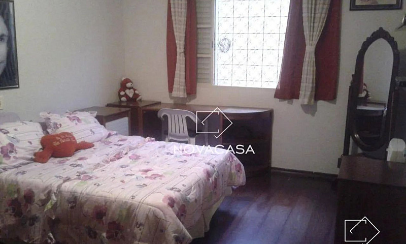 Casa Com 4 Dormitóri...