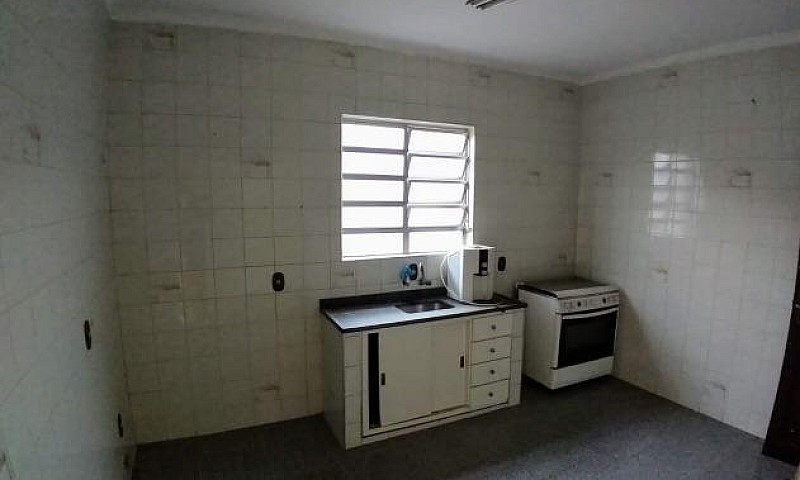 Sobrado Com Amplo Qu...