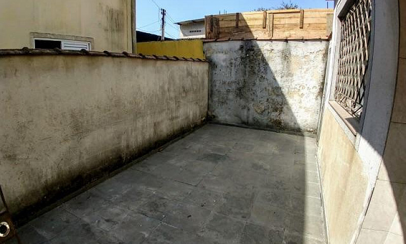 Sobrado Com Amplo Qu...