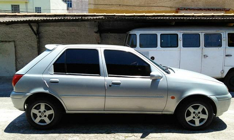 Fiesta Gl Class 2000...