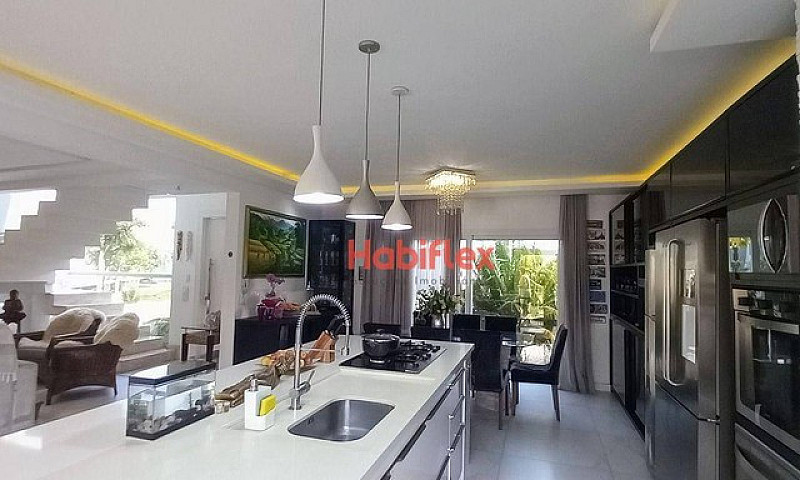 Casa Com 3 Dormitóri...