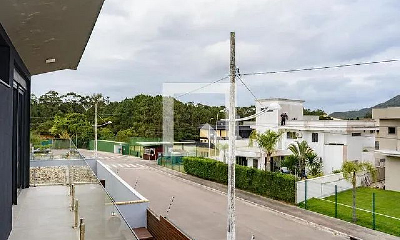 Casa De Condomínio P...