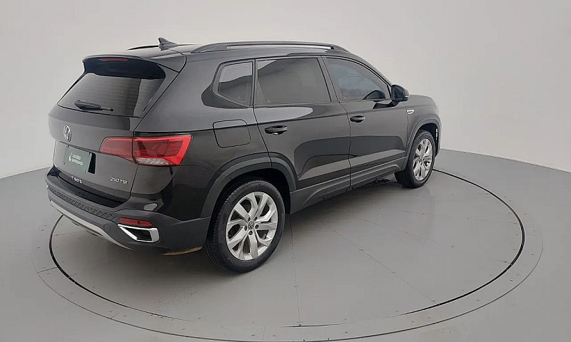 Volkswagen Taos 2023...