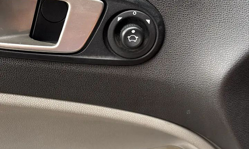 Ford Ecosport Titani...