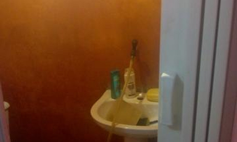 Vendo Uma Casa De Al...