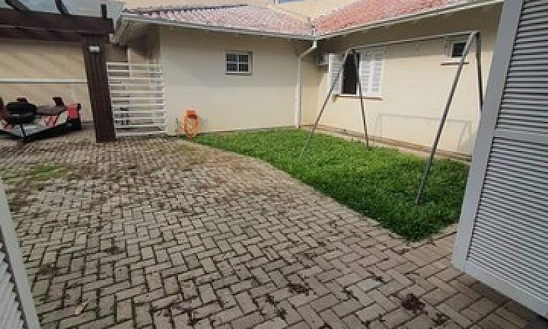 Casa Com 2 Dormitóri...