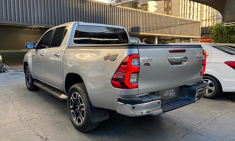 Toyota Hilux 2.8 Srx...