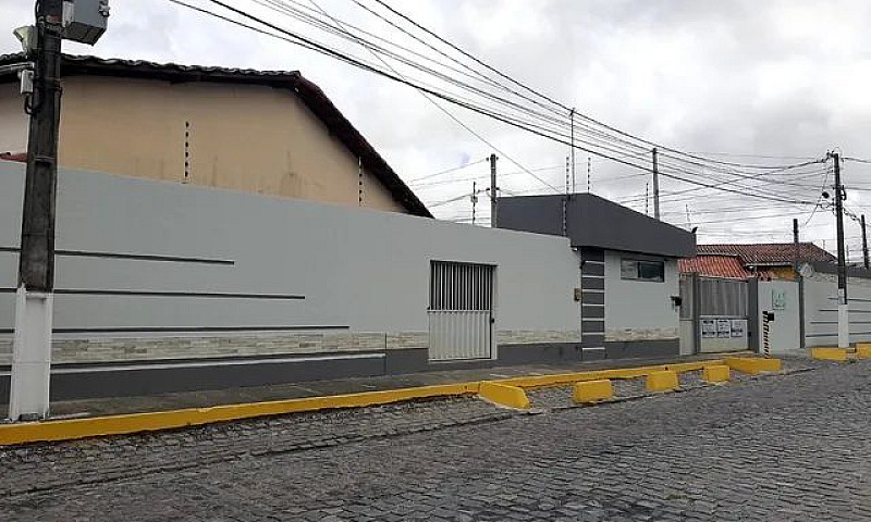 Linda Casa Em Condom...