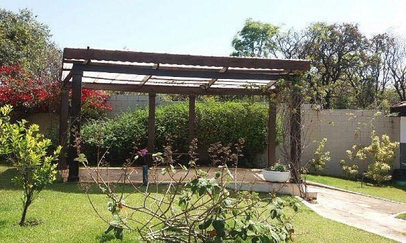 Linda Casa Em Condom...
