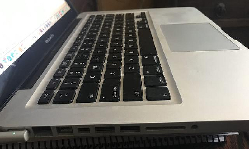 Macbook Pro 2010, Te...