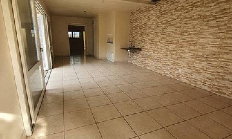 Casa Com 2 Dormitóri...