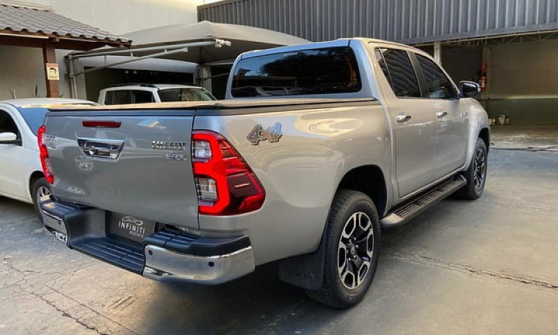 Toyota Hilux 2.8 Srx...