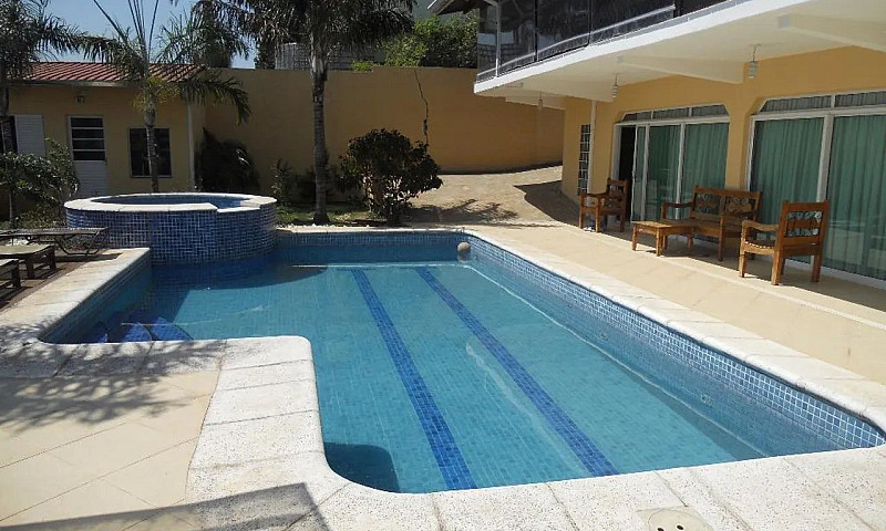 Casa Com 4 Dormitóri...