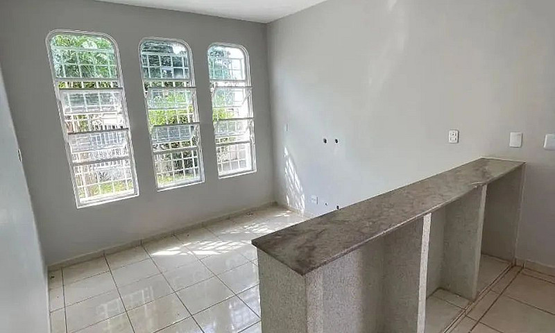 Casa Com 4 Dormitóri...