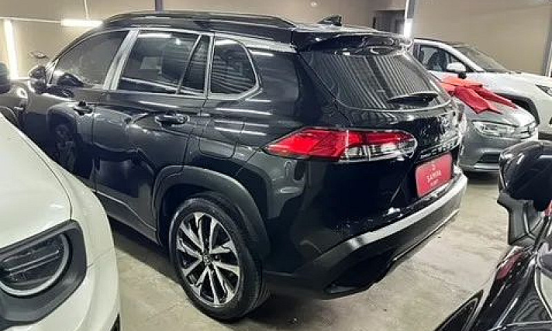Toyota Corolla Cross...