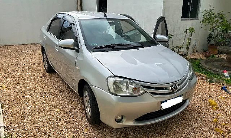 Toyota Etios Xs Seda...