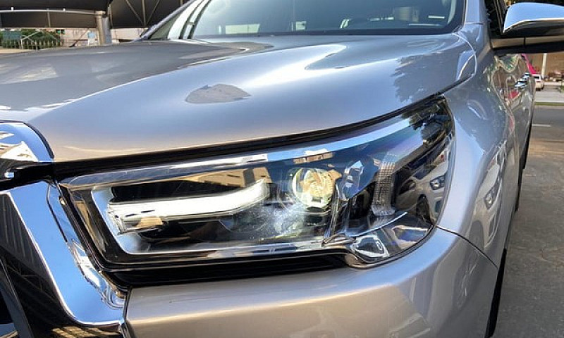 Toyota Hilux 2.8 Srx...