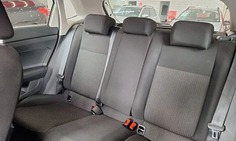  Volkswagen Polo 202...
