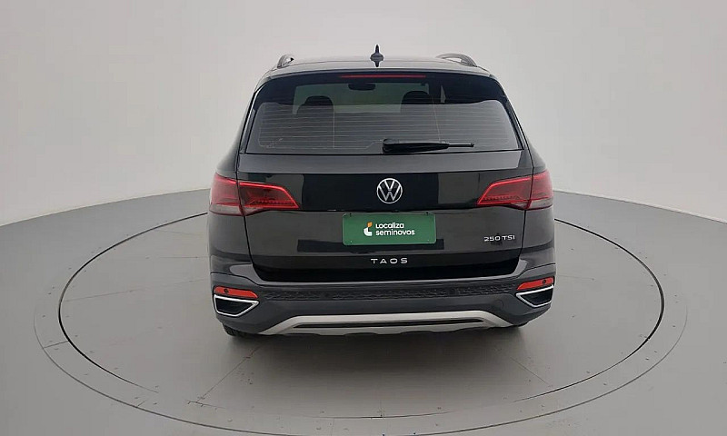 Volkswagen Taos 2023...