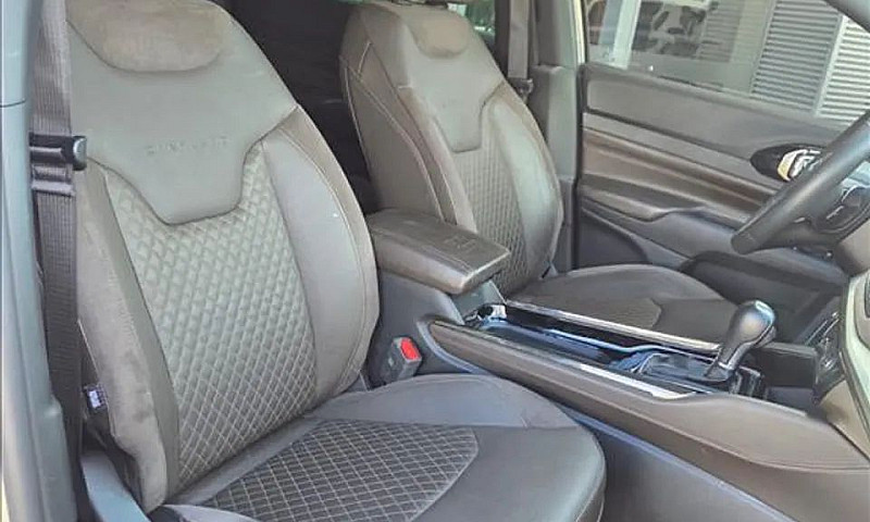 Jeep Commander Overl...