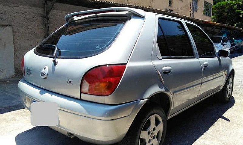 Fiesta Gl Class 2000...