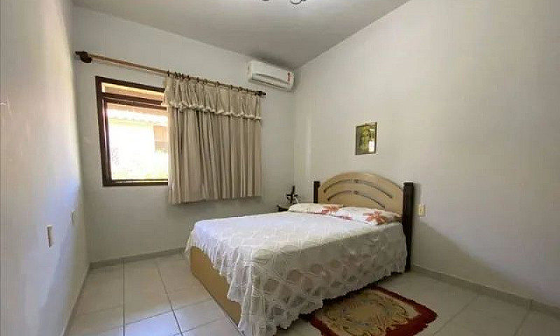 , Casa No Condomínio...