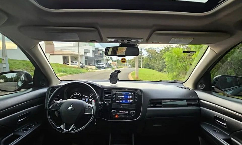 Mitsubishi Outlander...