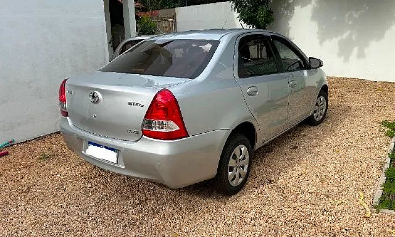 Toyota Etios Xs Seda...